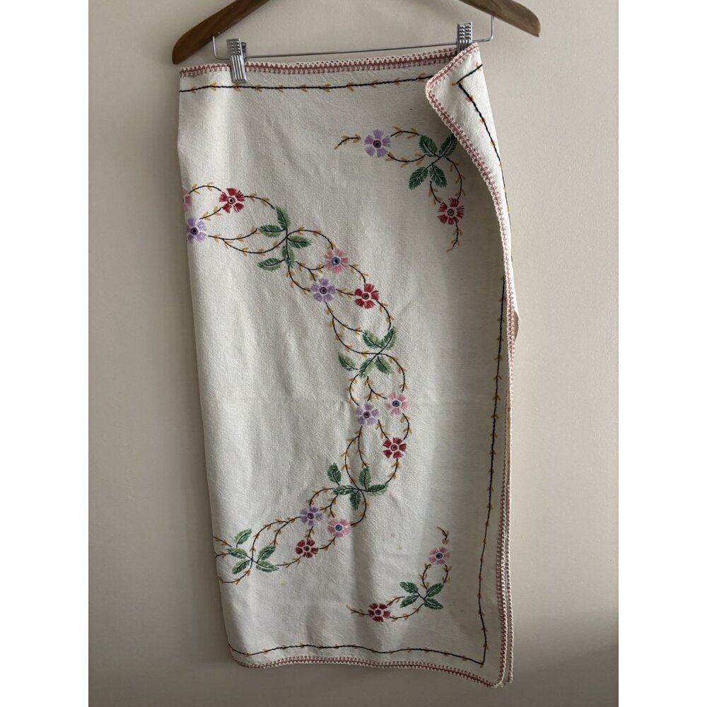 Vintage Hand Embroidery Cotton Table Cloth Floral 37x34” Square Ivory